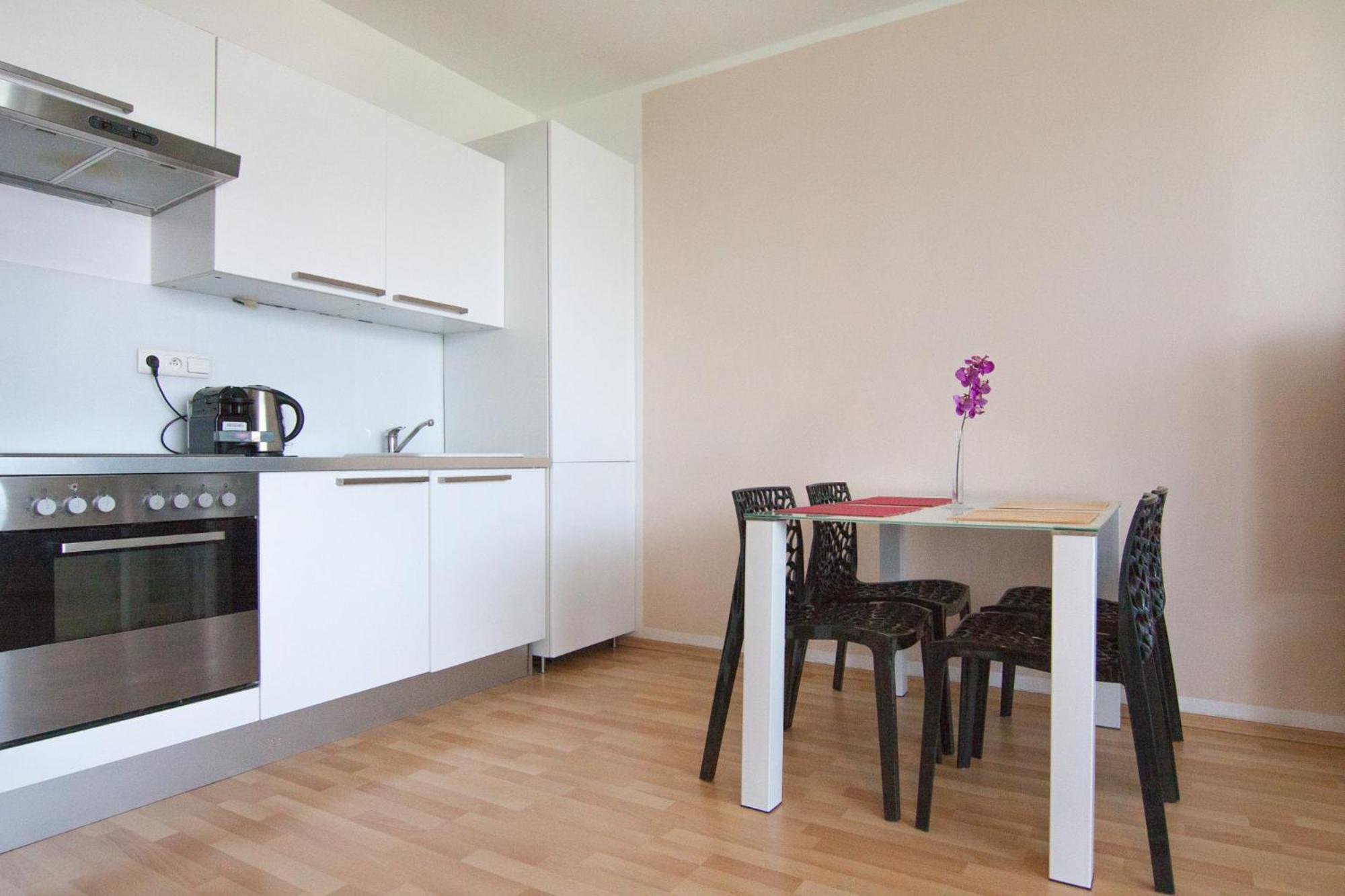 After Six Apartment Братислава Экстерьер фото